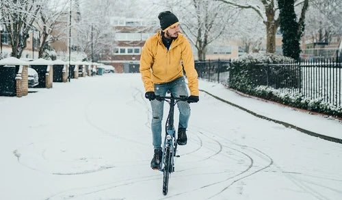 Comment conduire un vélo électrique plus en sécurité en hiver