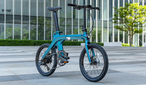 Vélo électrique Fiido X présenté en milieu urbain