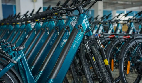 La photo montre le vélo électrique Fiido C11 encore en production.