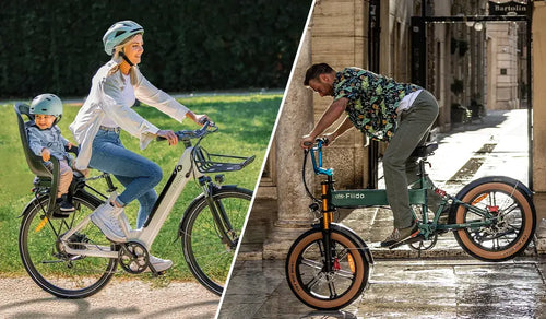 Une femme conduit un vélo électrique Fiido C11 avec un enfant comme passager.