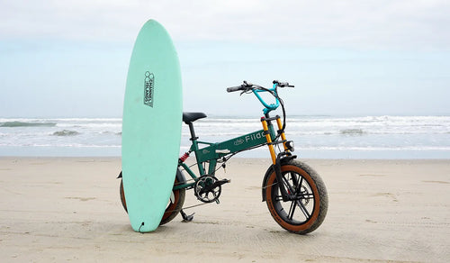 Vélo électrique Fiido M1 pro garé sur la plage